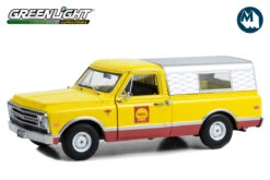 Greenlight 1:24 - 1968 Chevrolet C-10 With Camper Shell / Shell Oil