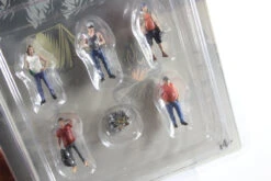 1:64 American Diorama Campers Set (AD-76489) -Modelmatic Shop 3 7dcd803e 880b 4116 a893 42516c22934a