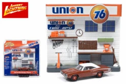 Union 76 Interior Service Station Façade / 1970 Dodge Super Bee