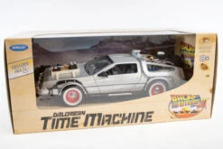 Welly 1:24 - DMC DeLorean Time Machine / Back To The Future III 3 Welly 1:24 - DMC DeLorean Time Machine / Back To The Future III -Modelmatic Shop IMG 5414