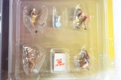 1:64 American Diorama Bikini Car Wash Girls Set (AD-76465) -Modelmatic Shop IMG 6295 ab1306f7 5a2b 46c9 8d7c 7635e4681fa8