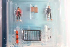 1:64 American Diorama Winter Break Set (AD-76462) -Modelmatic Shop IMG 6296 33e1c4ee cfce 446a 907b 12b1632a6ddd